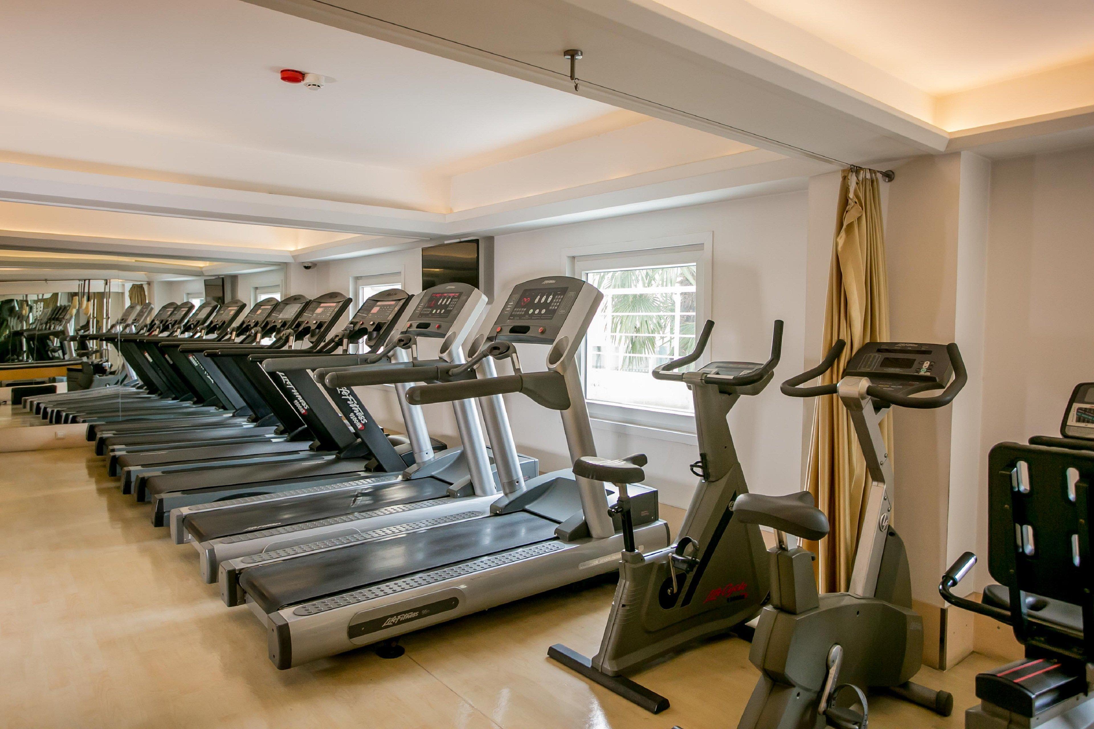 ฮอลิเดย์อินน์ อิสตันบูล ซิตี้ ภายนอก รูปภาพ The gym at the hotel