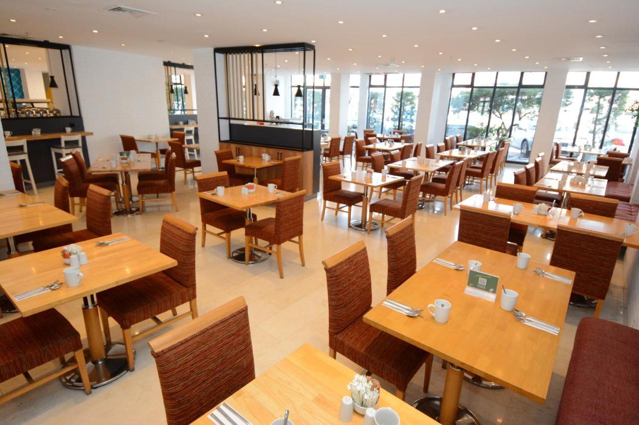 ฮอลิเดย์อินน์ อิสตันบูล ซิตี้ ภายนอก รูปภาพ The restaurant at the National Motor Museum