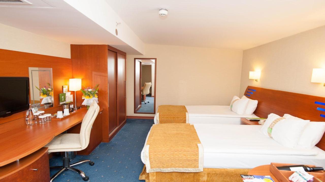 ฮอลิเดย์อินน์ อิสตันบูล ซิตี้ ภายนอก รูปภาพ A typical hotel room