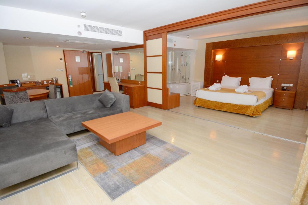 ฮอลิเดย์อินน์ อิสตันบูล ซิตี้ ภายนอก รูปภาพ Suite